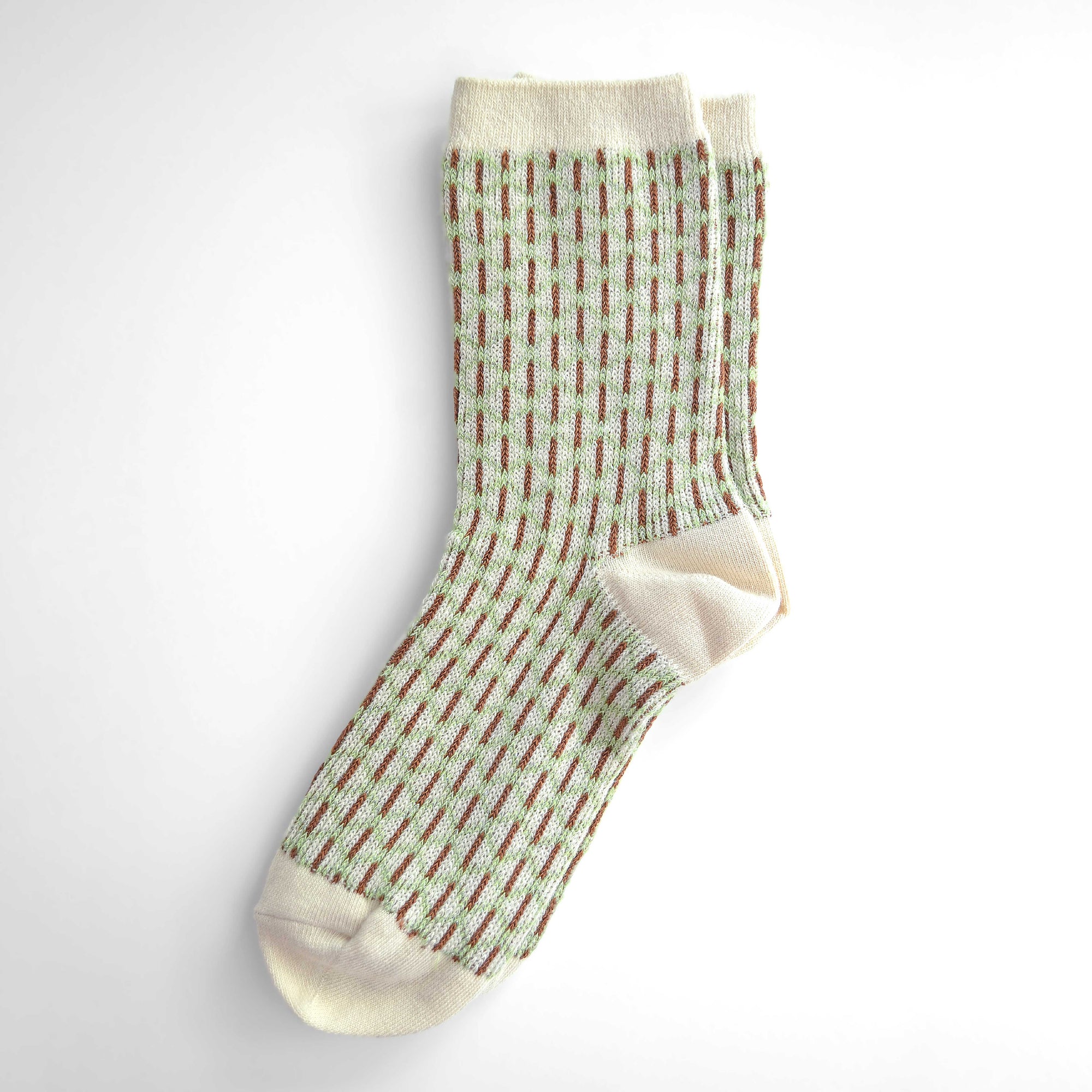 Pine mid-crew socks: cozy and shimmering, textured design with glittering thread in elegant beige and grey hues. Small size (US women’s shoe size: 4-8)