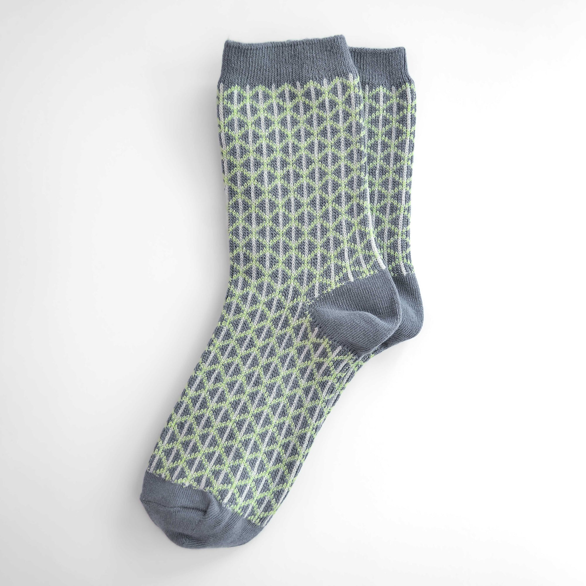 Pine mid-crew socks: cozy and shimmering, textured design with glittering thread in elegant beige and grey hues. Small size (US women’s shoe size: 4-8)