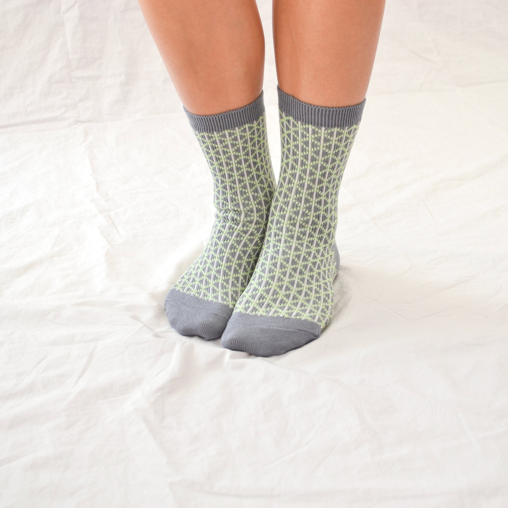 Pine mid-crew socks: cozy and shimmering, textured design with glittering thread in elegant beige and grey hues. Small size (US women’s shoe size: 4-8)